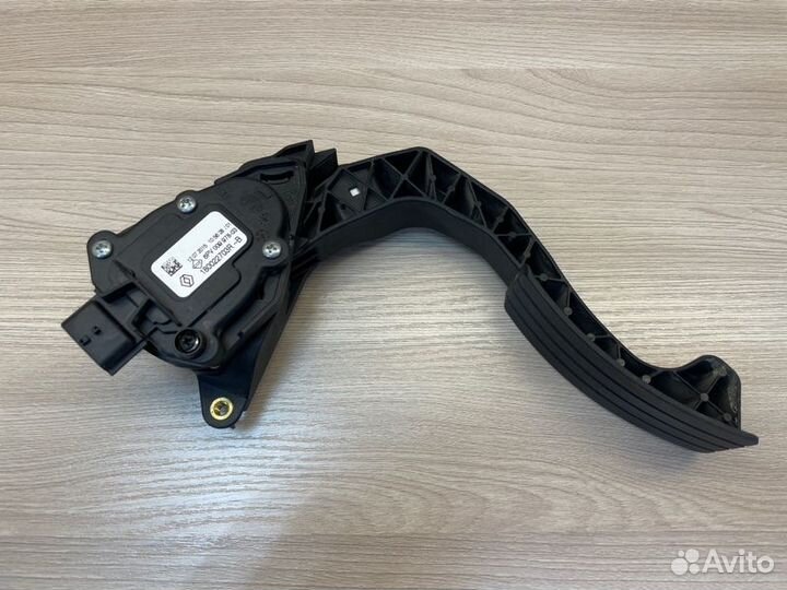 Педаль газа Renault Logan