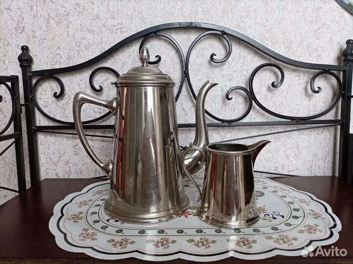 Старинные кофейник и молочник, Европа