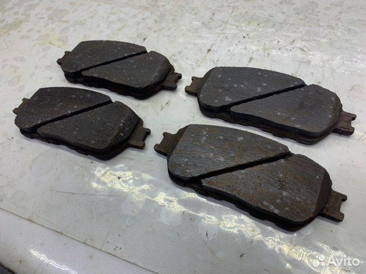Тормозные колодки переднее Toyota Sienna 3.3 2005