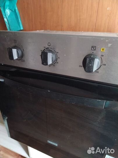 Встраиваемый духовой электрический шкаф zanussi