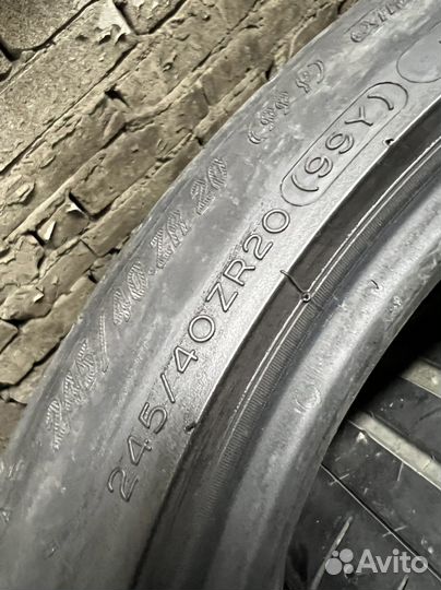 Michelin Pilot Super Sport 245/40 R20