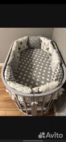 Детская кроватка с маятником