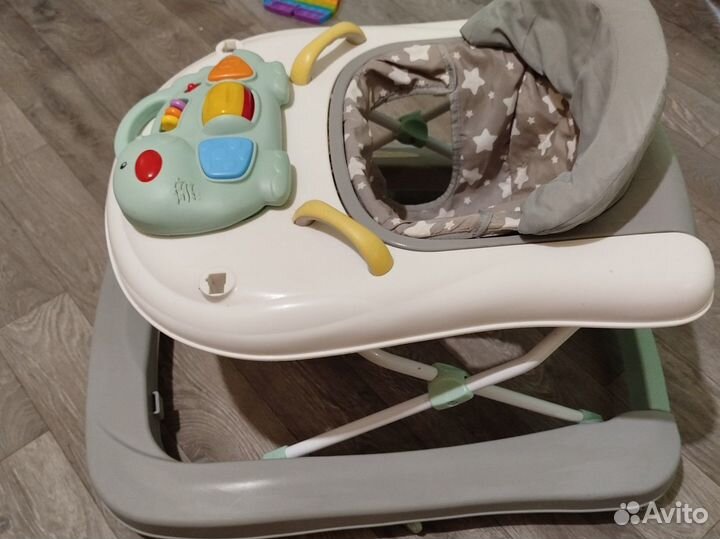 Ходунки детские, в подарок отдам прыгунки