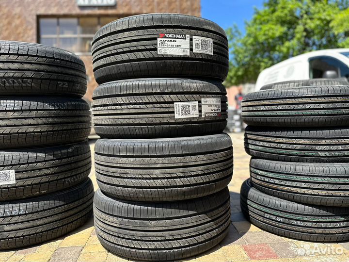 Yokohama Advan dB V552 235/45 R18 94W