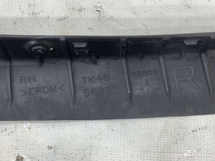 Уплотнитель крыла пер прав CX-9