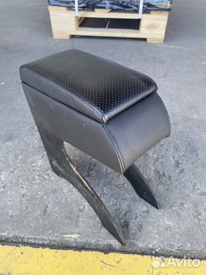 Подлокотник