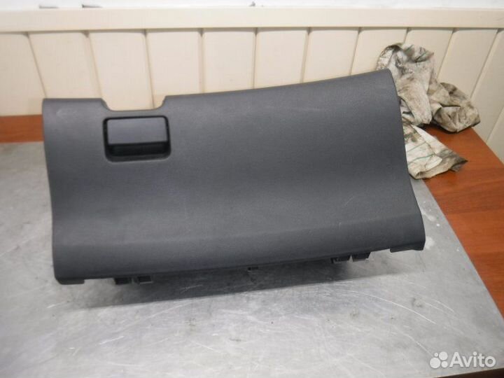 Бардачок Toyota Corolla 151 1ZR 2012