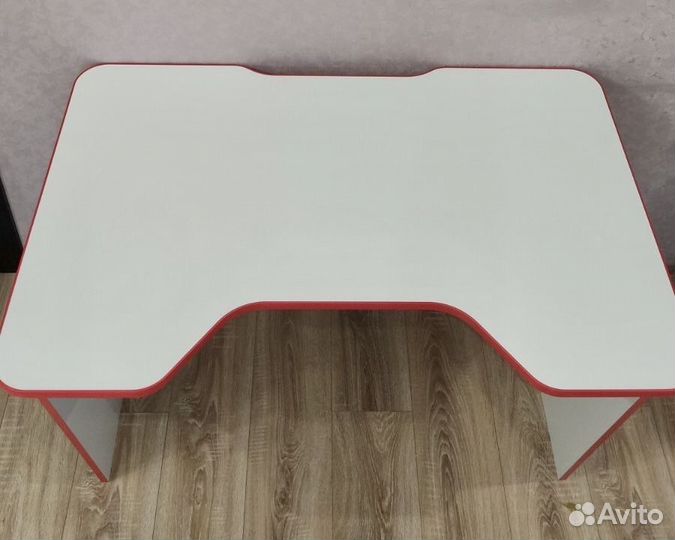 Игровой компьютерный стол