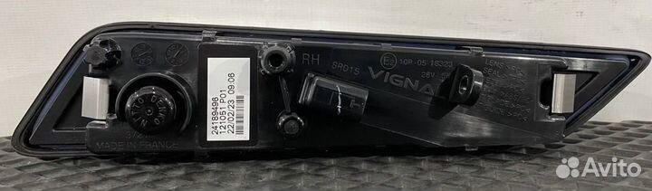 Поворотник правый Volvo FH5 84389835