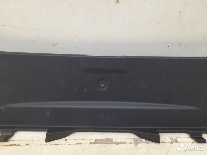 Накладка замка багажника Toyota Camry V50