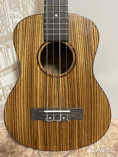 Укулеле тенор