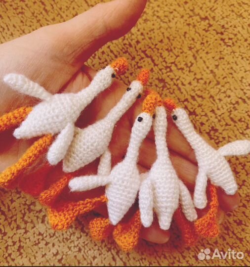 Гуси-лебеди.Мини гусики вязаные