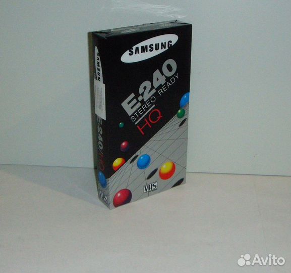 Фильмы на видеокассетах VHS и DVD: