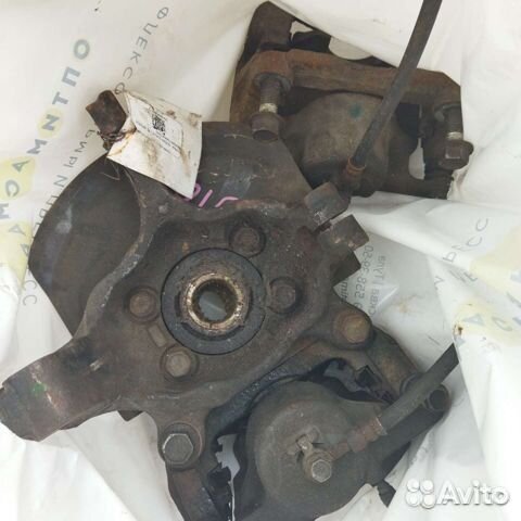 Поворотный кулак правый Nissan J10,J11