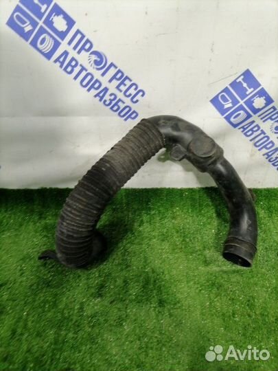 Патрубок воздушного фильтра Toyota Corolla седан