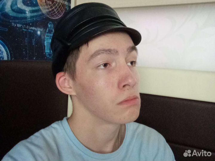 Шапка с козырьком