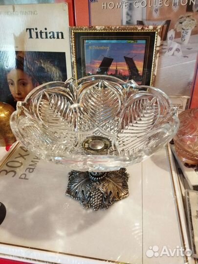 Хрустальная ваза на ножке