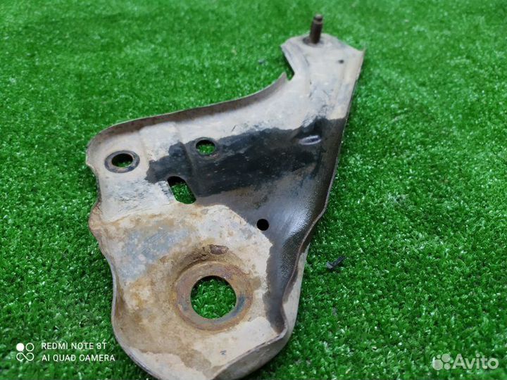 Кронштейн левый Ford Focus 3 CB xqda 2012