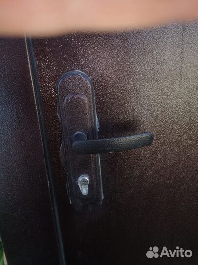 Дверь входная металлическая, с новостройки