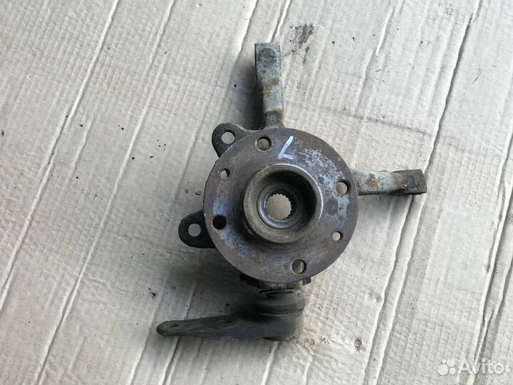 Кулак поворотный передний левый Renault Clio 2