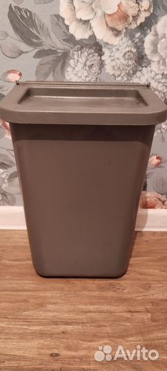 Мусорный контейнер и кухонный IKEA