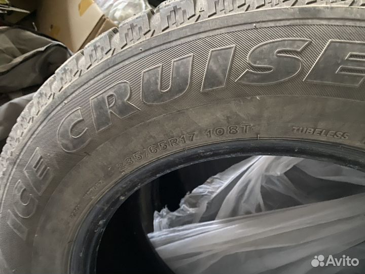 Bridgestone Ice Cruiser 7000 235/65 R17