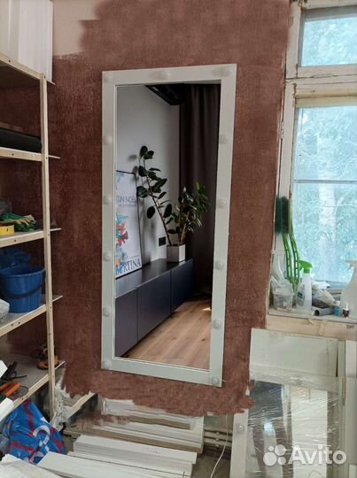 Гримерное зеркало с лампочками