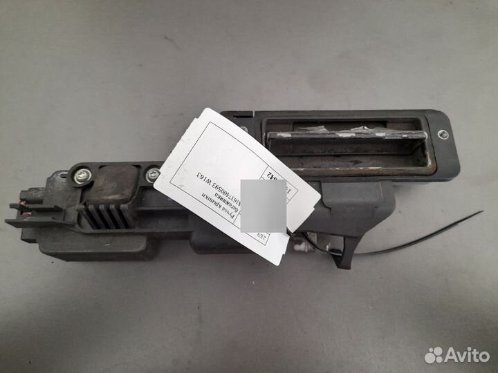 Ручка крышки багажника A1637400593 Мерседес