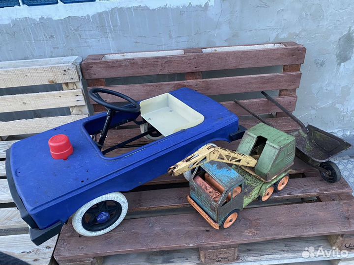 Велосипед, педальная машинка, игрушки ретро