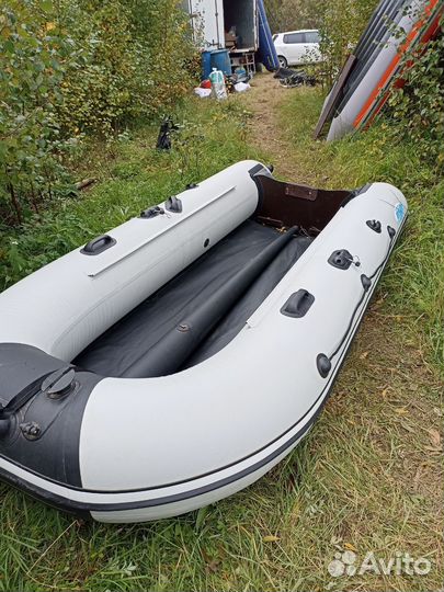 Моторная лодка Rush 3300