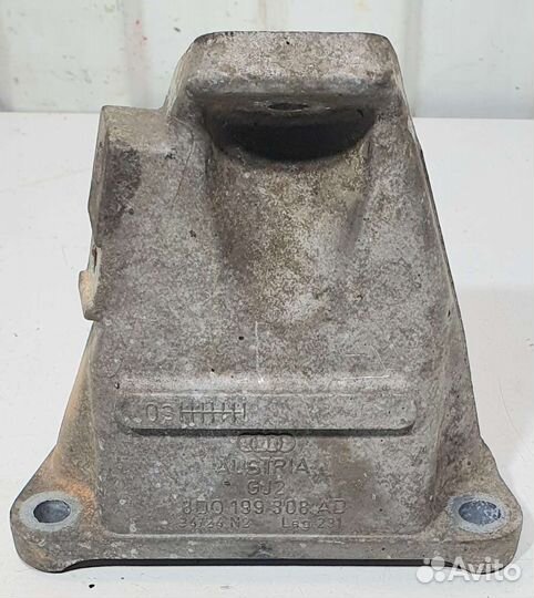 Кронштейн двигателя правый Audi A6 C5, C5 Allroad