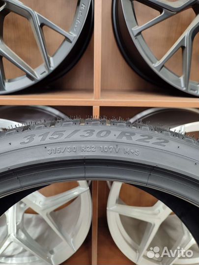 Pirelli Scorpion Winter 285/35 R22 и 315/30 R22 106V