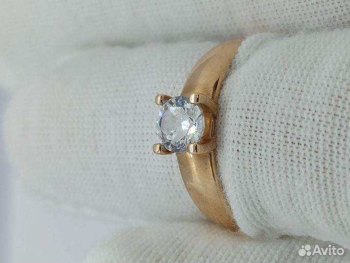 Кольцо с синтетическим камнем Золото
