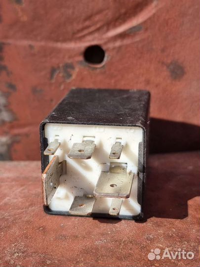 Реле бензонасоса Гольф-4 Октавия тур. 409