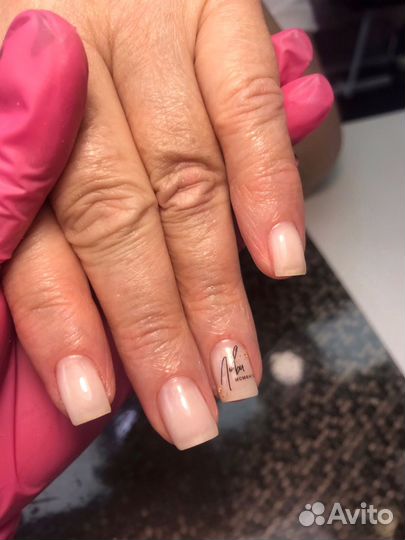 Модель на маникюр