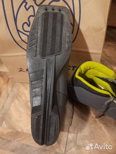 Лыжные ботинки 46-47 quechua крепление нн75