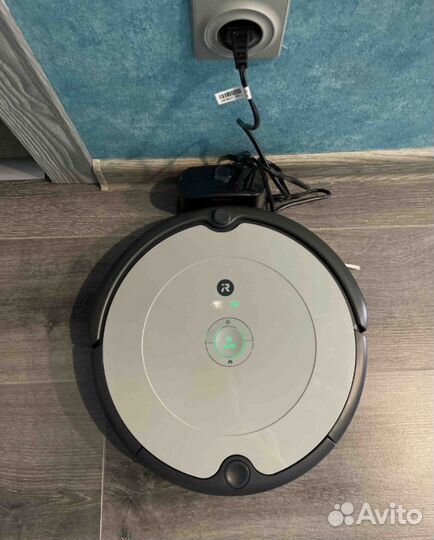 Робот-пылесос iRobot Roomba 698 Black