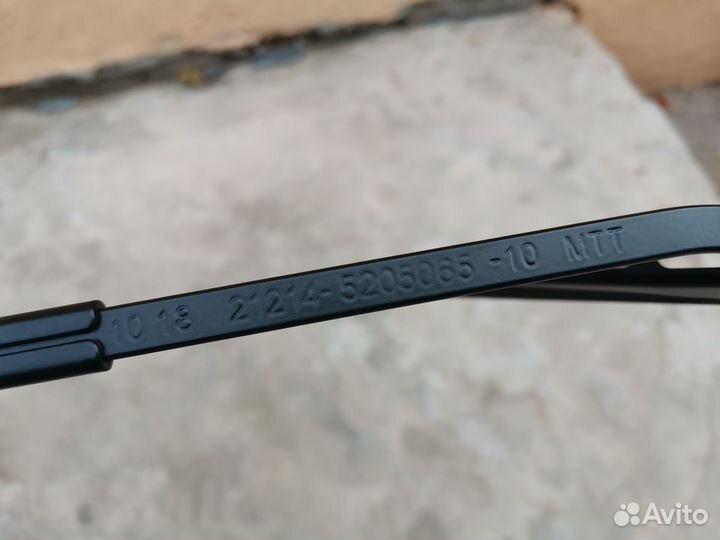 Держатель стеклоочистителя передний Niva Urban