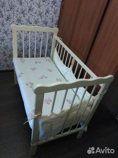 Кроватка с продольным ипоперечным маятником