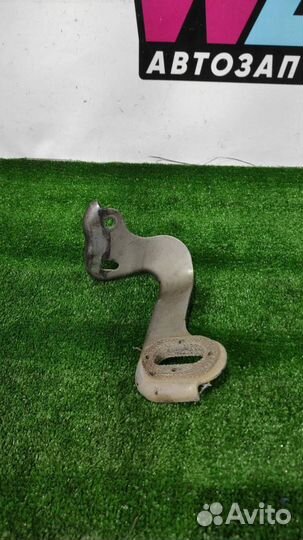 Кронштейн глушителя Ford Mustang 6 S550 рест. 2019