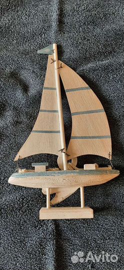 Модель парусной яхты