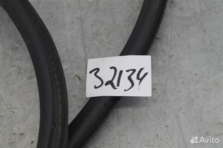 Уплотнитель кузова задней левой двери Ford Fiesta