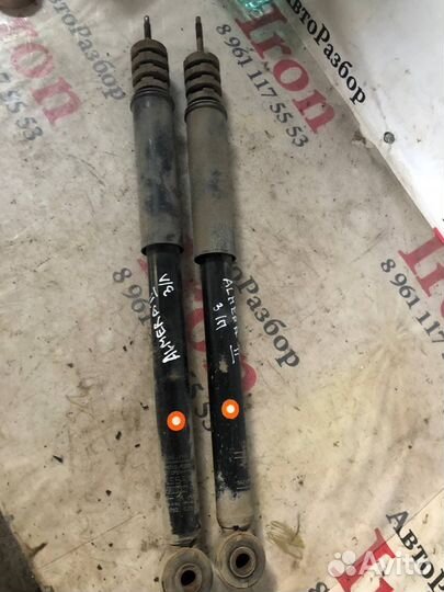 Задняя стойка левая правая Nissan Almera G15