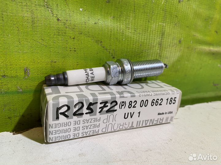 Свеча зажигания Renault Citroen Peugeot Новая