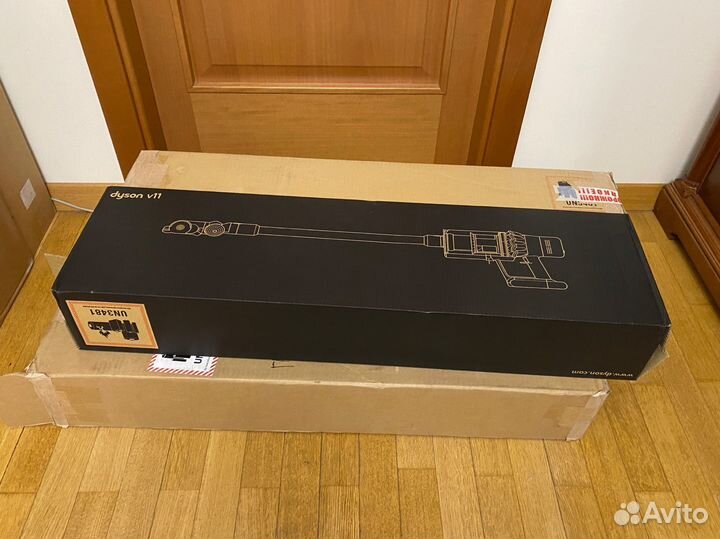 Пылесос Dyson V11 Extra (SV28) (новый, запакован)