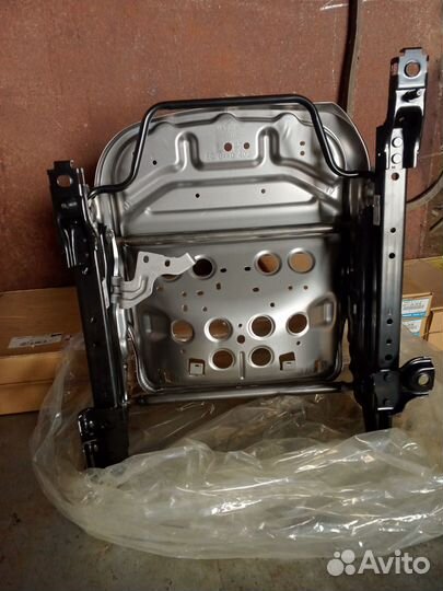 Mazda 2 DE каркас сиденья переднего левого