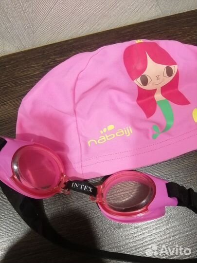 Очки и шапочка для плавания