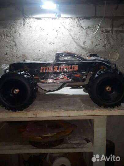 Машина на радиоуправлении 1 8