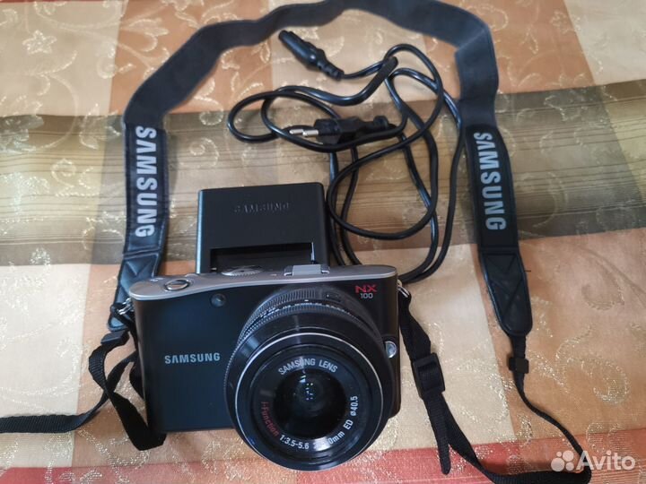Фотокамера Samsung NX100