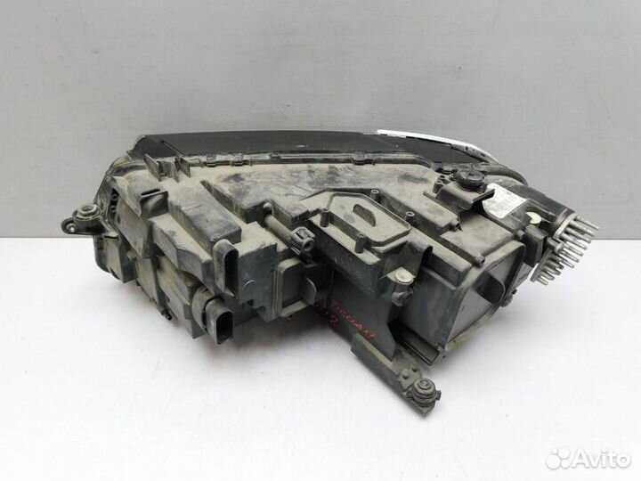 Фара правая Volkswagen Tiguan